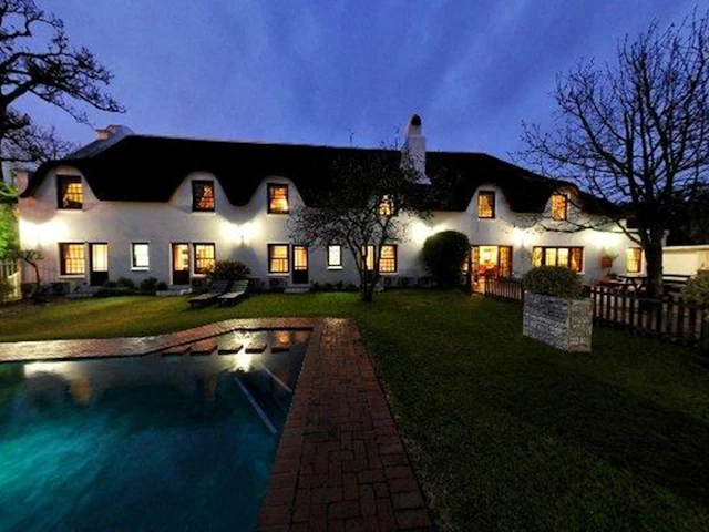 Oakhurst hotel